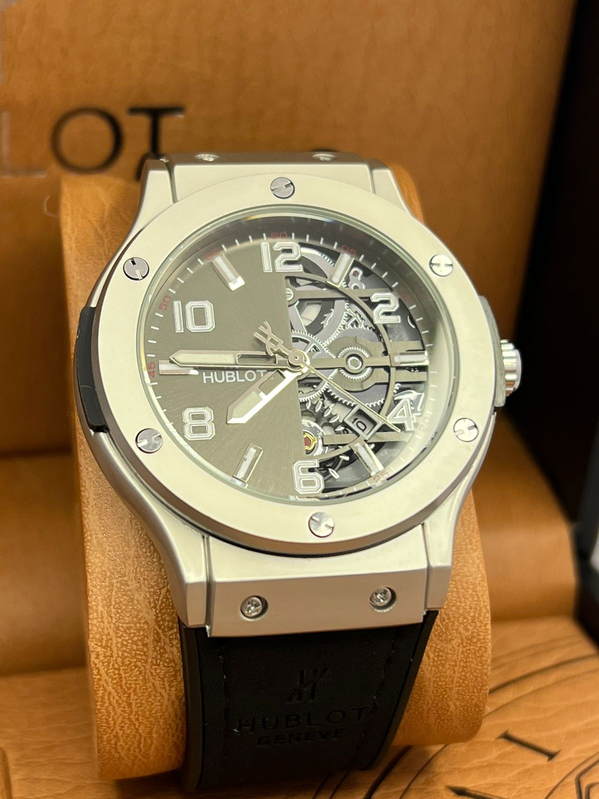Luxury Hublot Men’s Automatic Dial Watch with Premium Design & Strap | Regal Timepieces