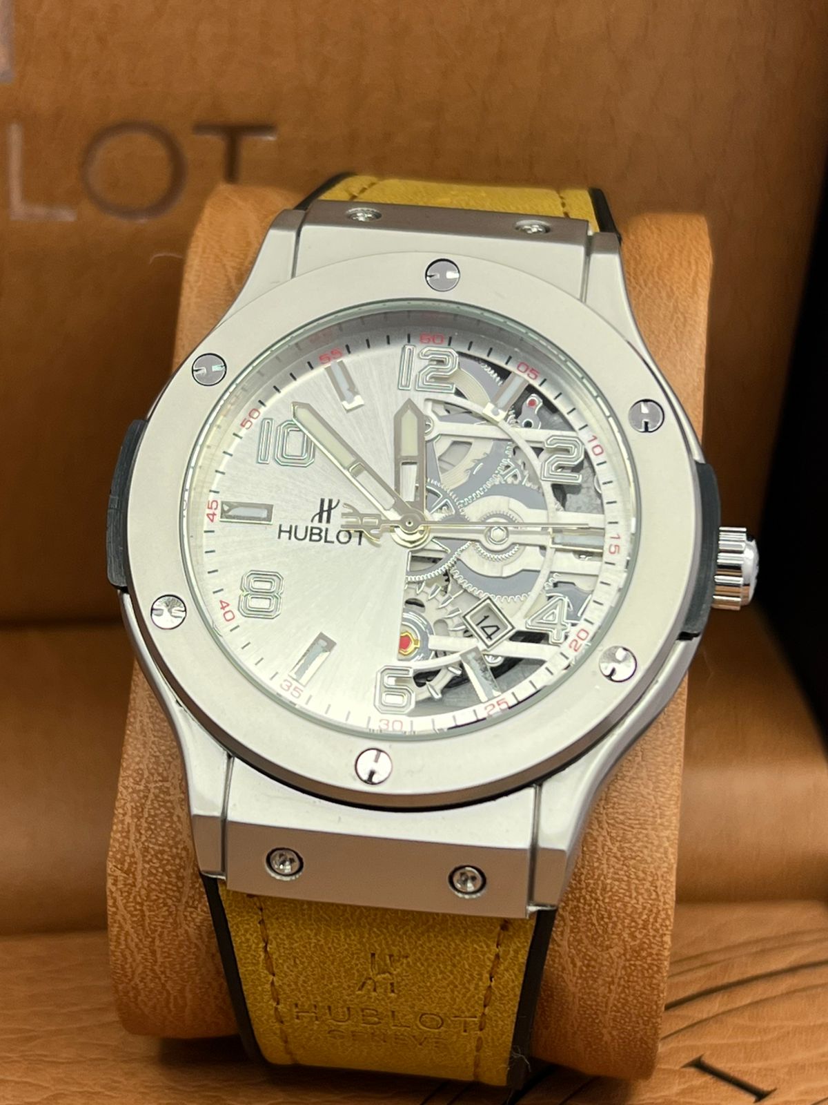 Luxury Hublot Men’s Automatic Dial Watch with Premium Design & Strap | Regal Timepieces